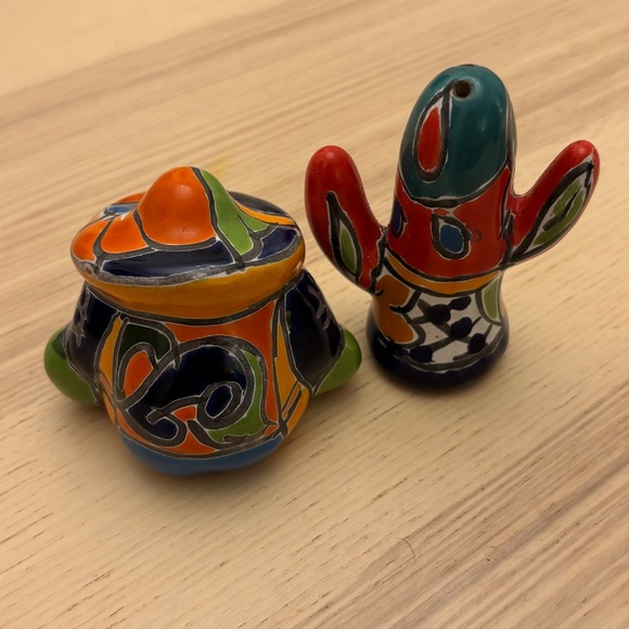 Mexican Talavera Salt & Pepper Shakers - Picture 3 of 4